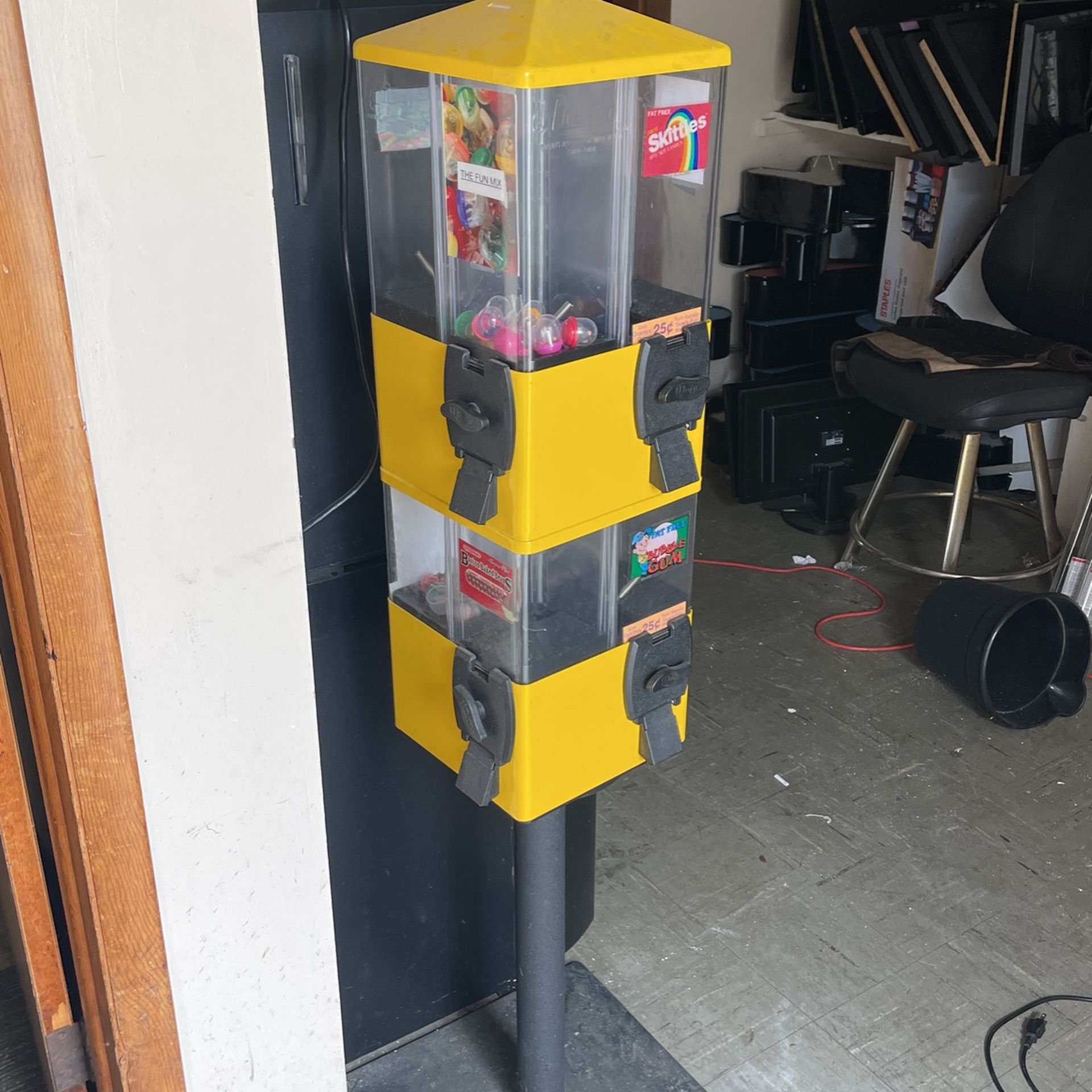 8 Compartment Vending Machine