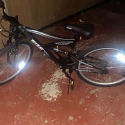 WEIZE dual-suspension mountain bike. 