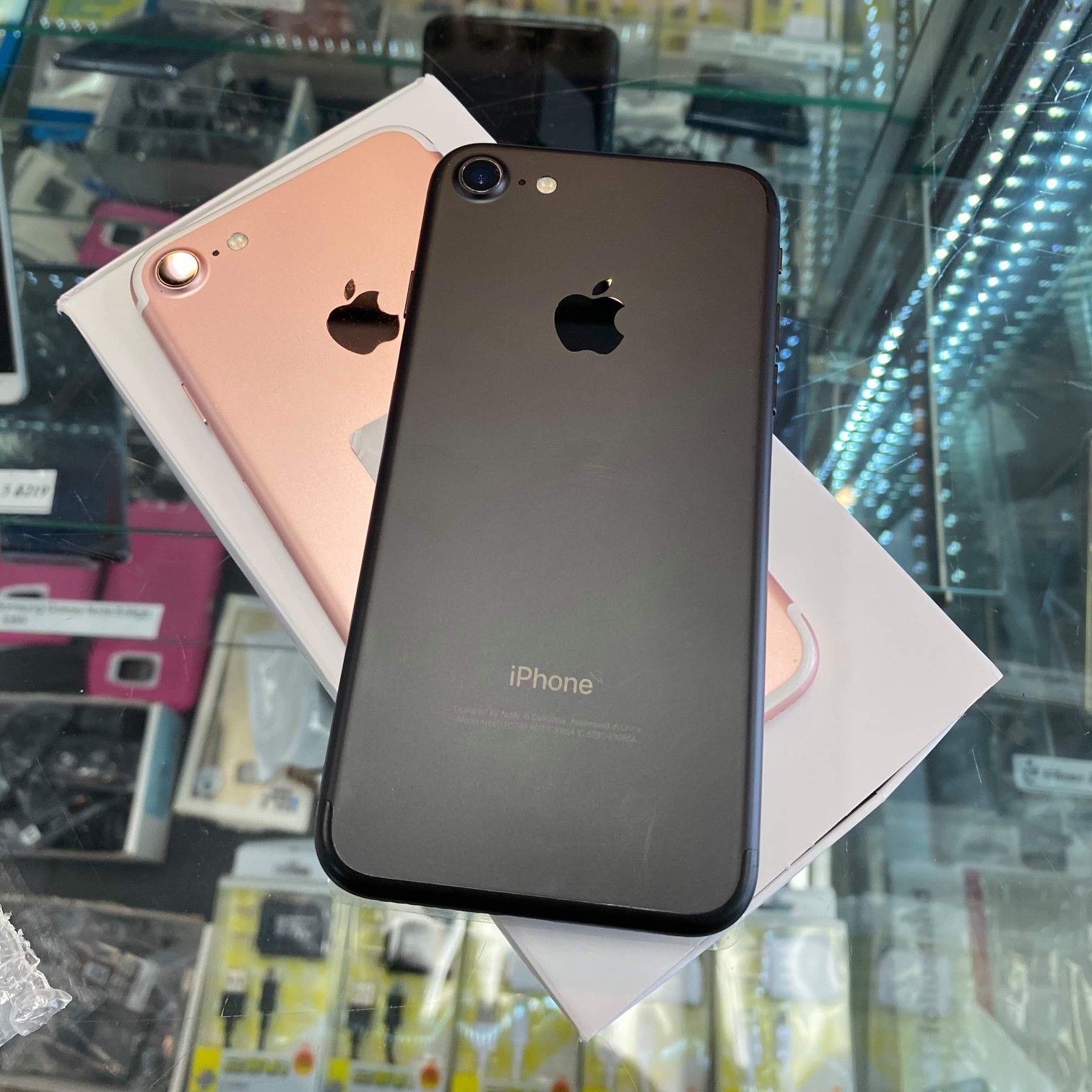 iPhone 7 32gb AT&T, Cricket and Straight talk AT&T like new $175 each