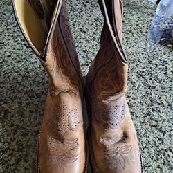 CODY JAMES.  SIZE 9