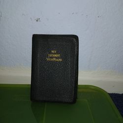 New Testament WithPSalms 1942 Pocket Bible