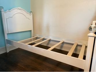 Twin bed (includes box spring)