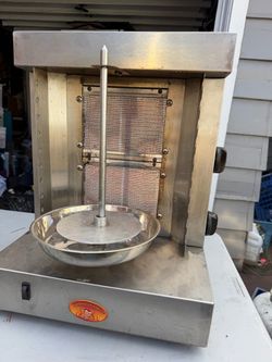Small Propane Vertical Broiler Hold 12 lb. Meat Gyros, Shawarma, Tacos Al Pastor and Doner Kebabs Pickup in Tigard Will meet by IFly indoor skydivi