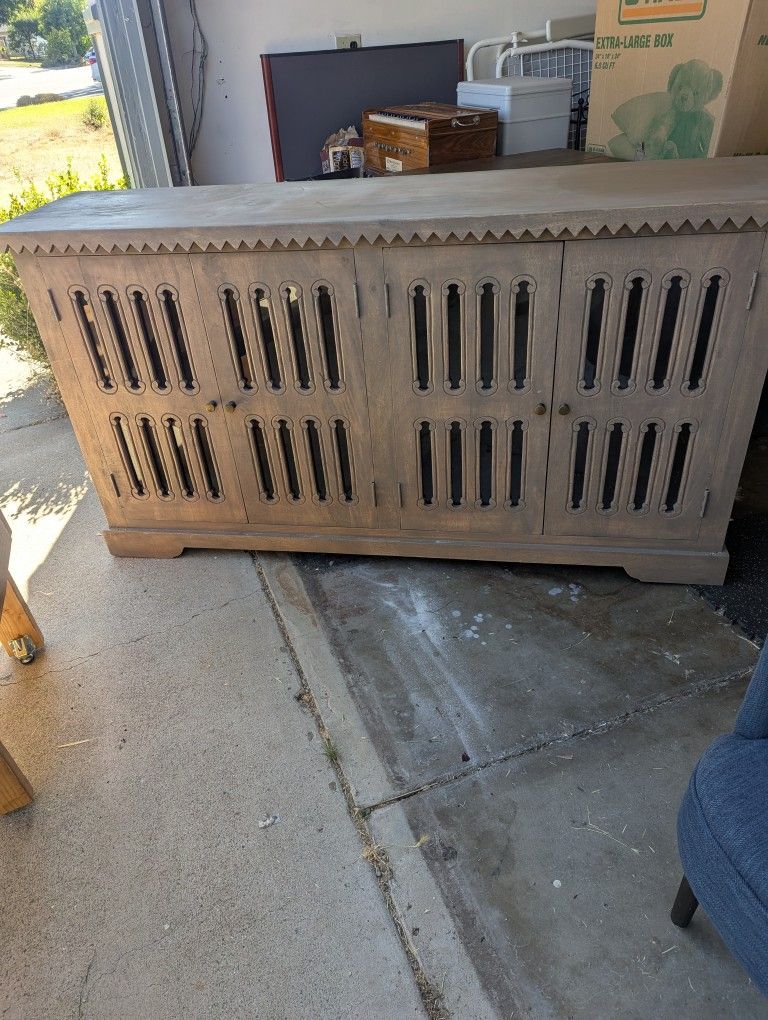 4-door Cabinet