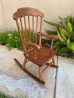 Selling a child’s vintage rocking chair , in good condition
