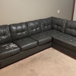 Couch / 2 Piece Sectional