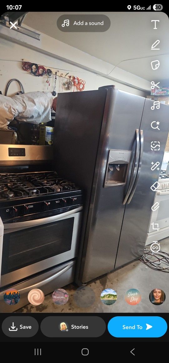 Frigidaire Refrigerator And Gas Range Set