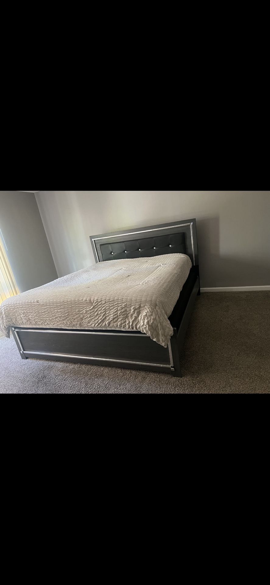 King Bed Frame & Dresser Set - Great Condition