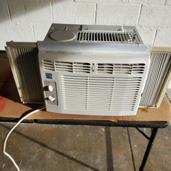 KENMORE 5000 BTU A/C UNIT STRONG COLD AIR WORKS GREAT QUIET EFFICIENT UNIT 