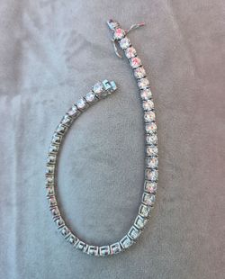 Diamond tennis bracelet