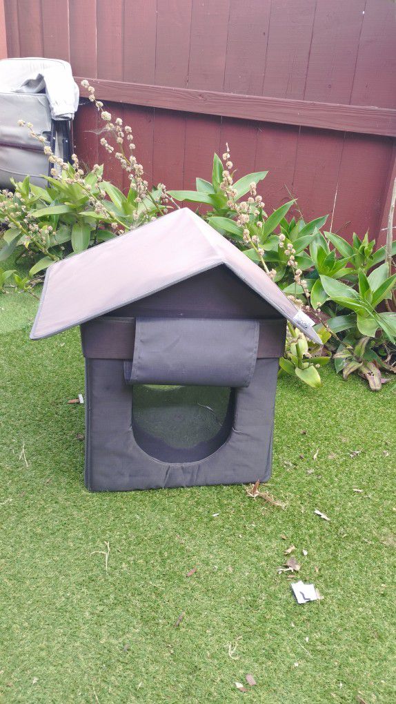 Outdoor Cat House 