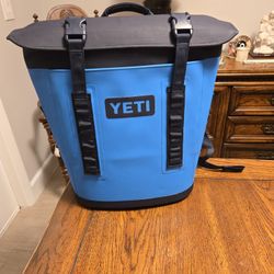 Kayak M12 Backpack Cooler