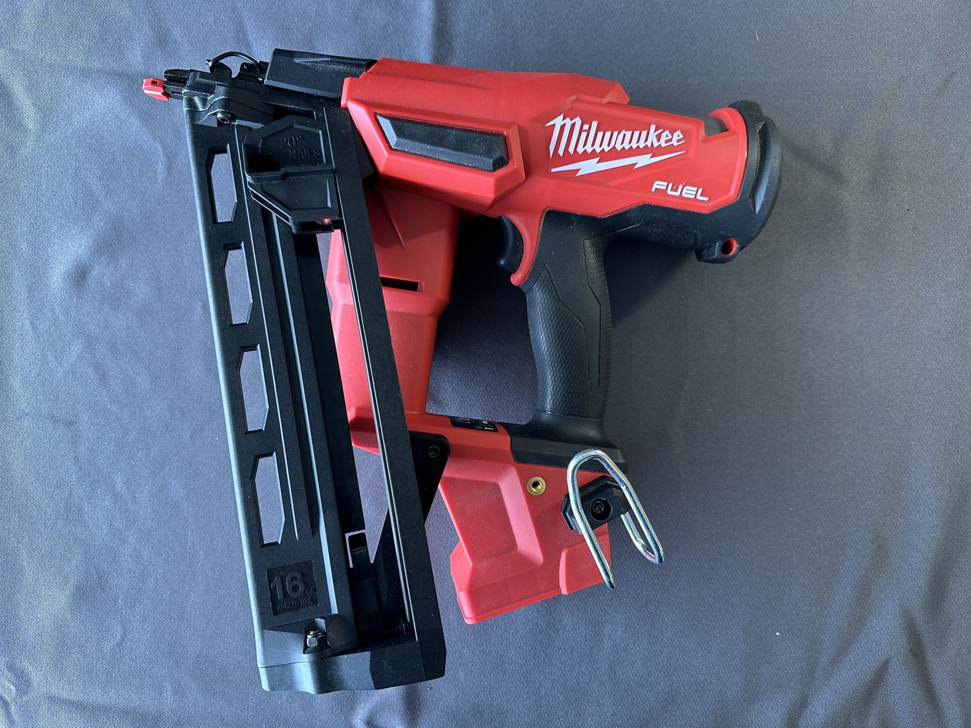 Milwaukee 16g Finish Nailer