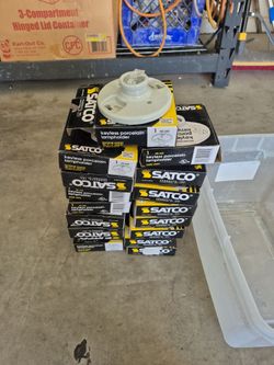 Satco Keyless porcelain lampholder medium base 90-445 lot of 15
