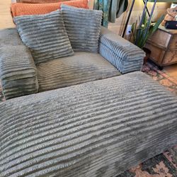 Oversized Chair With Ottoman