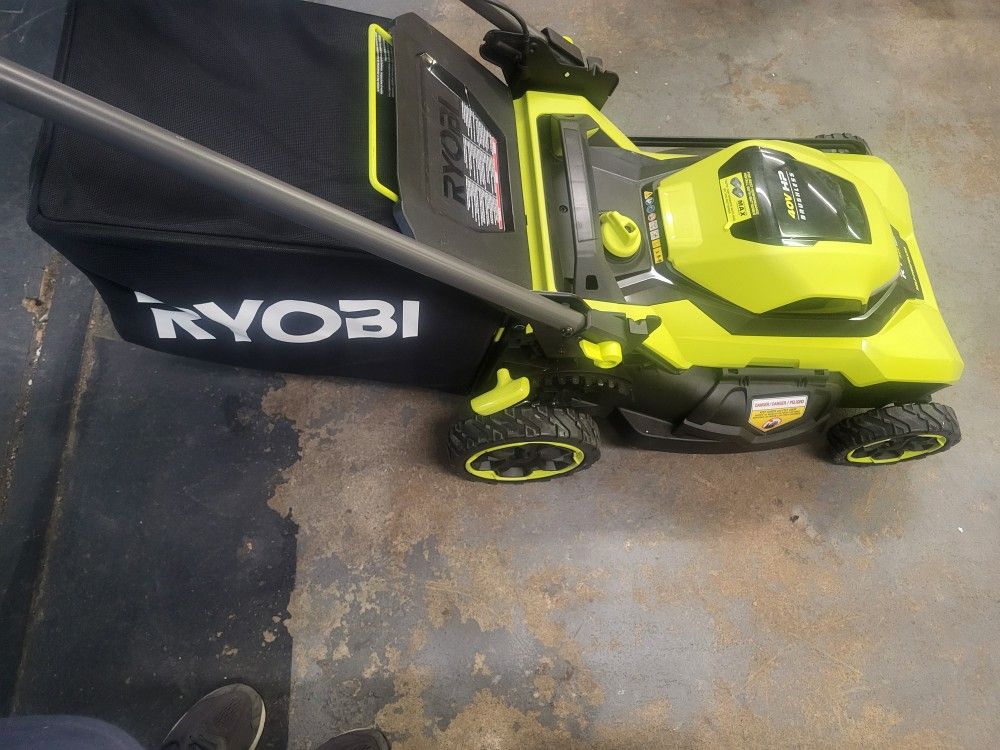 Lawn Mowers
Ryobi 40v 21in Self-Propelled Lawn Mower