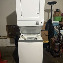 24” Whirlpool Washer And Dryer Stackable (electric) 