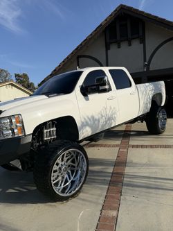 Chevrolet Silverado 2500 HD LTZ 4x4 LMM Duramax with low miles!!!!!