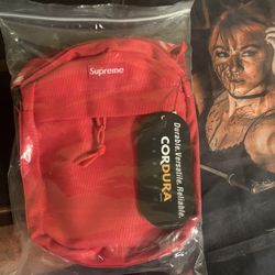 Supreme Shoulder Bag (authentic)