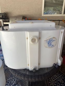Kodiak Pro Flow live bait tank, commonly used for saltwater or freshwater fishing to keep live bait Fresh 22-25 Gallon