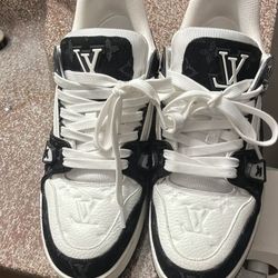 lv trainers Size 8