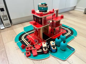 Toy FAO Schwarz Rescue Responders Wooden Fire Station Fire Truck Playset