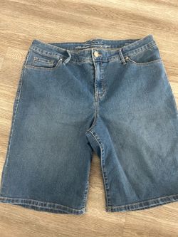 Women’s Jean shorts jorts size 12 great condition!