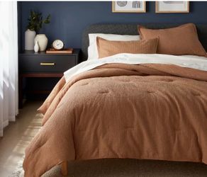 New Threshold Twin/Twin Extra Long Washed Waffle Weave Comforter and Sham Set quilted  Camel