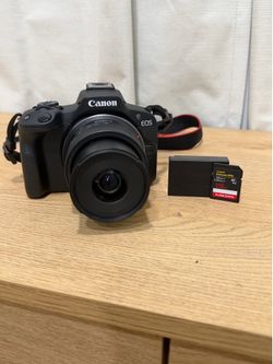 !BRAND NEW! Canon EOS R50 (memory included)