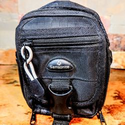 Samsonite Camera Travel Case / Bag With Belt Loop • Measures : 31/2"-Long X 5"-High • Black.

