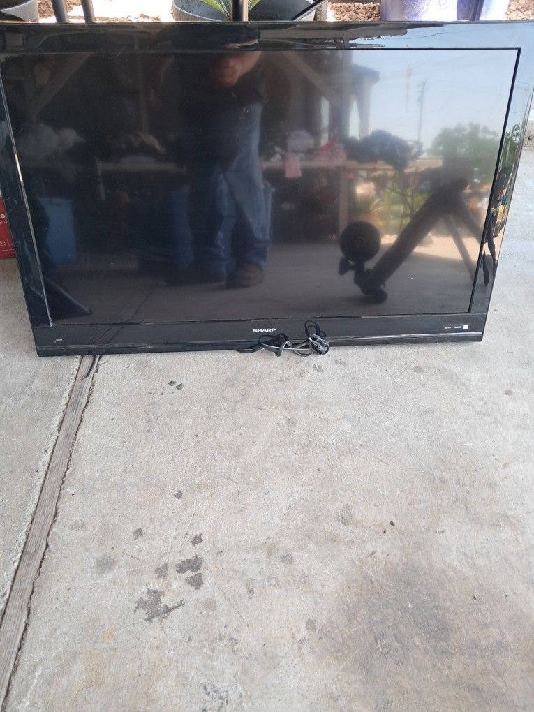 42 Inch Tv Works Good No Remote