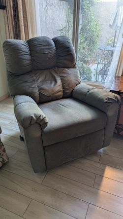Recliner Chair from Ashley Furniture