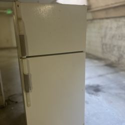 GE REFRIGERATOR 