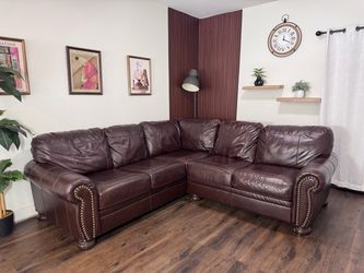 Large Brown Sectional Sofa w/ Nailhead Trim – FREE DELIVERY
