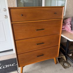 Dresser Almost New