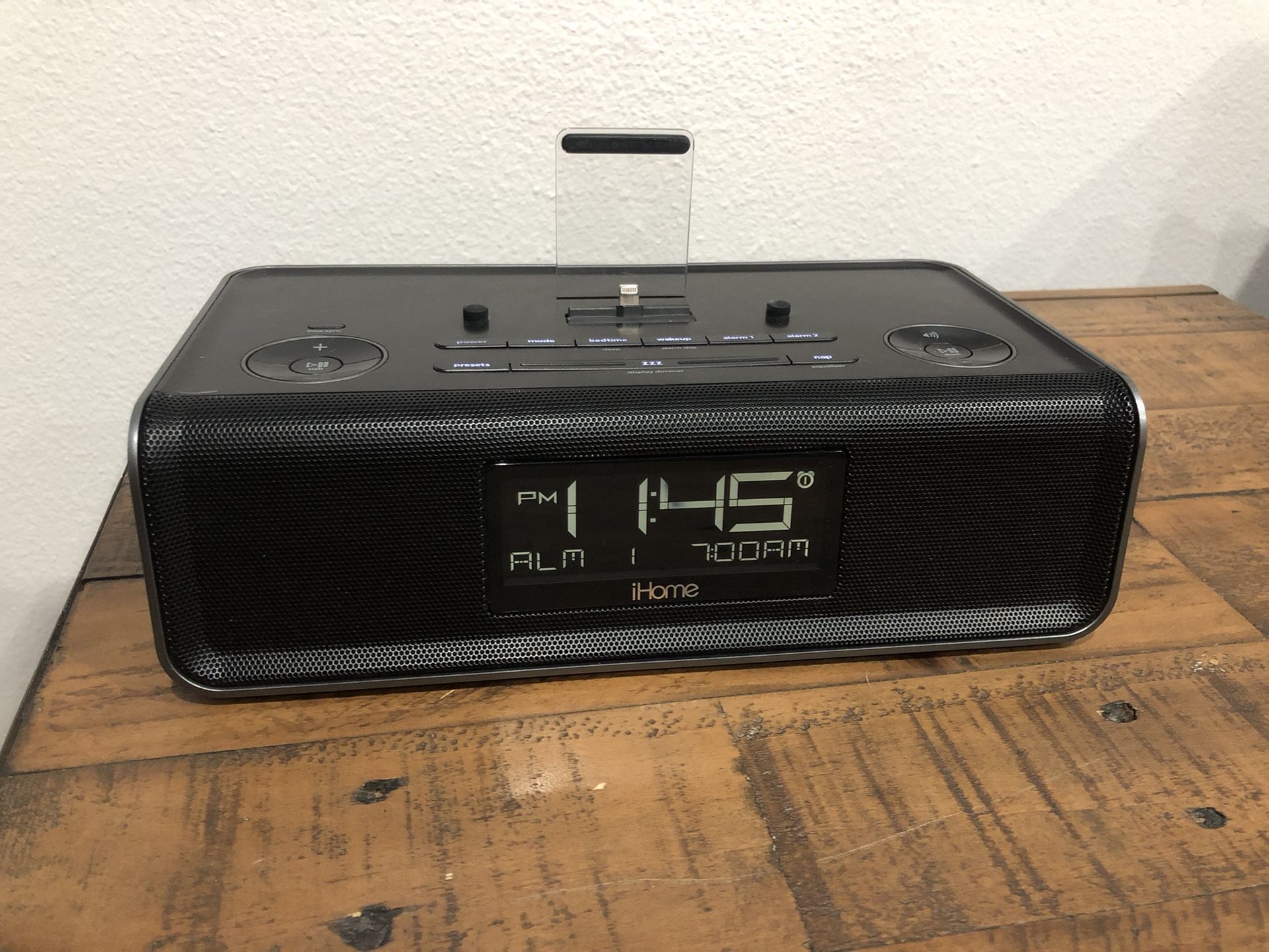 iHome iDL43 iPhone Docking Station, black, AC adapter, Radio Antenna, Battery, Works Perfectly and In Great Condition.