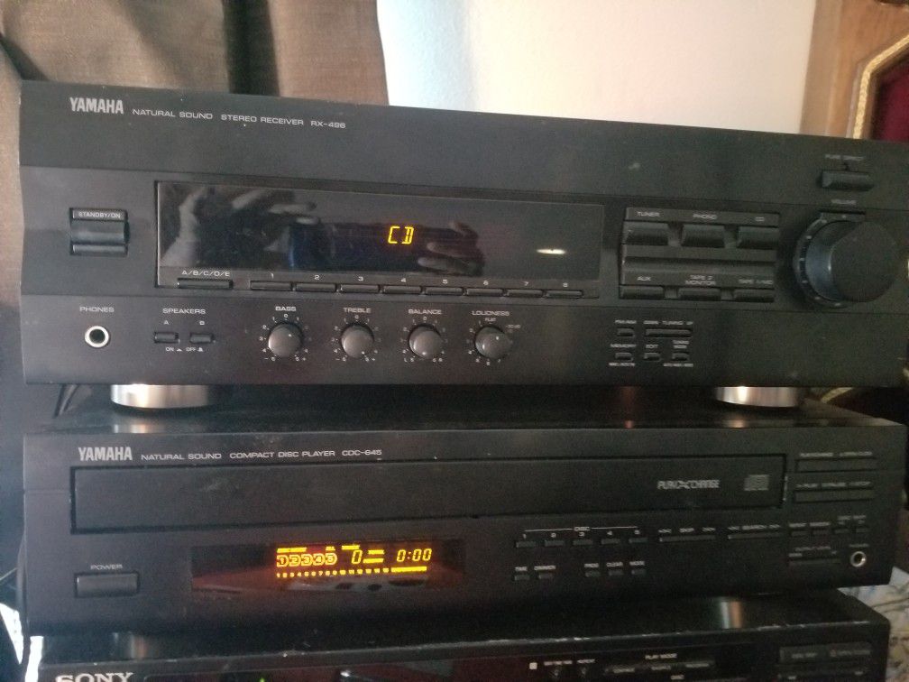 Yamaha Natural Sound RX-496 160 Watt Stereo Receiver With Yamaha CDC-645 5 Disc CD changer 