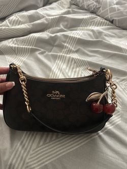 Coach shoulder purse!! 🤎