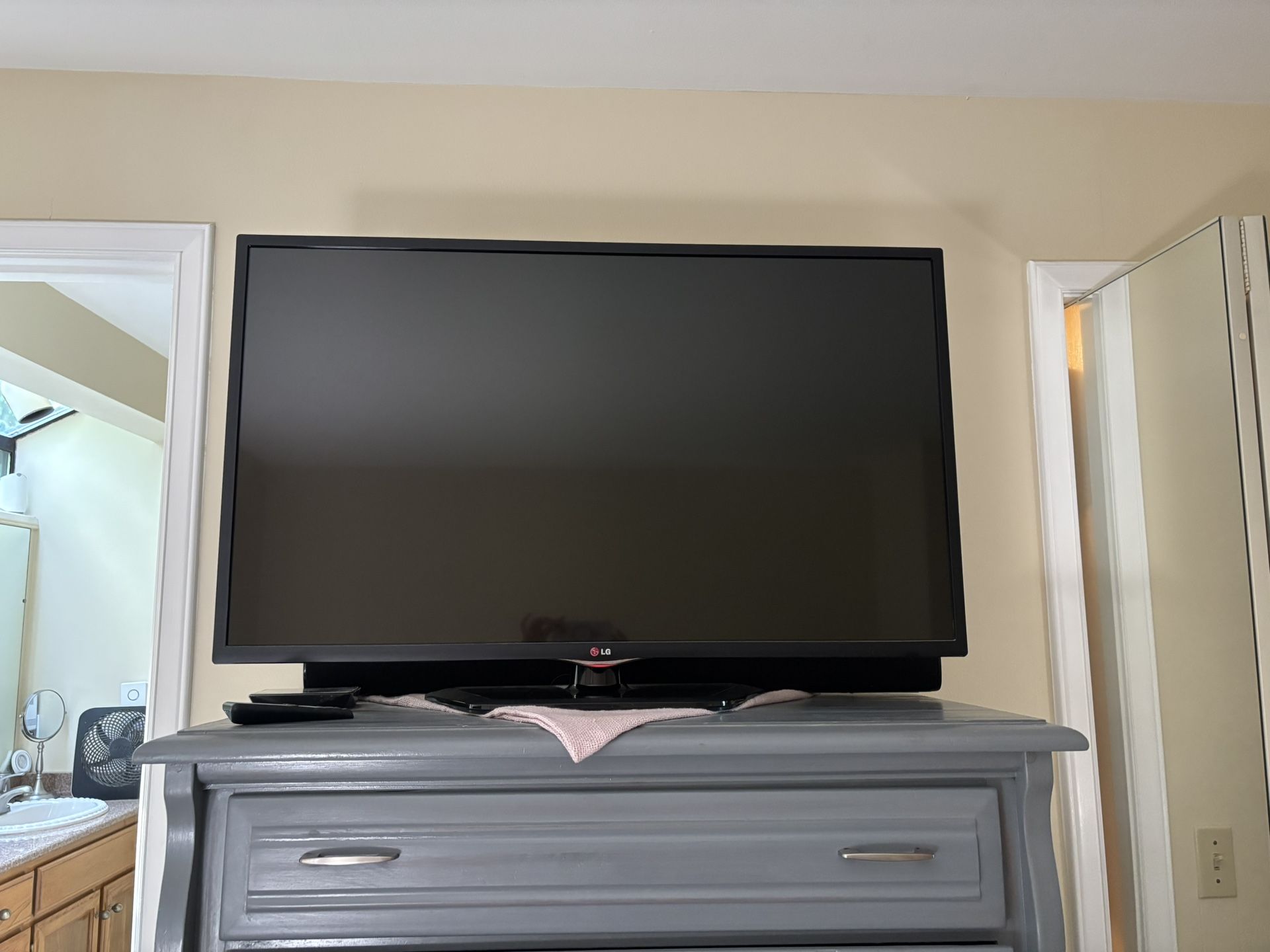 42” Smart LG TV