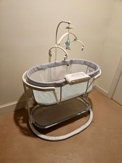 Fisher Price Soothing Motions Bassinet