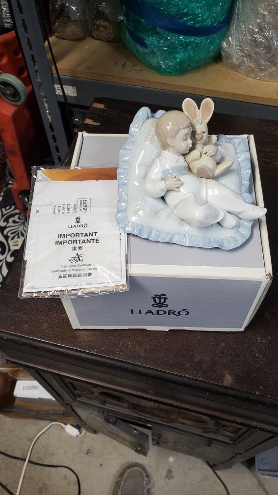 Lladro Porcelain Figurine "Taking A Snooze"  #06791. with Box And Paperwork. NICE