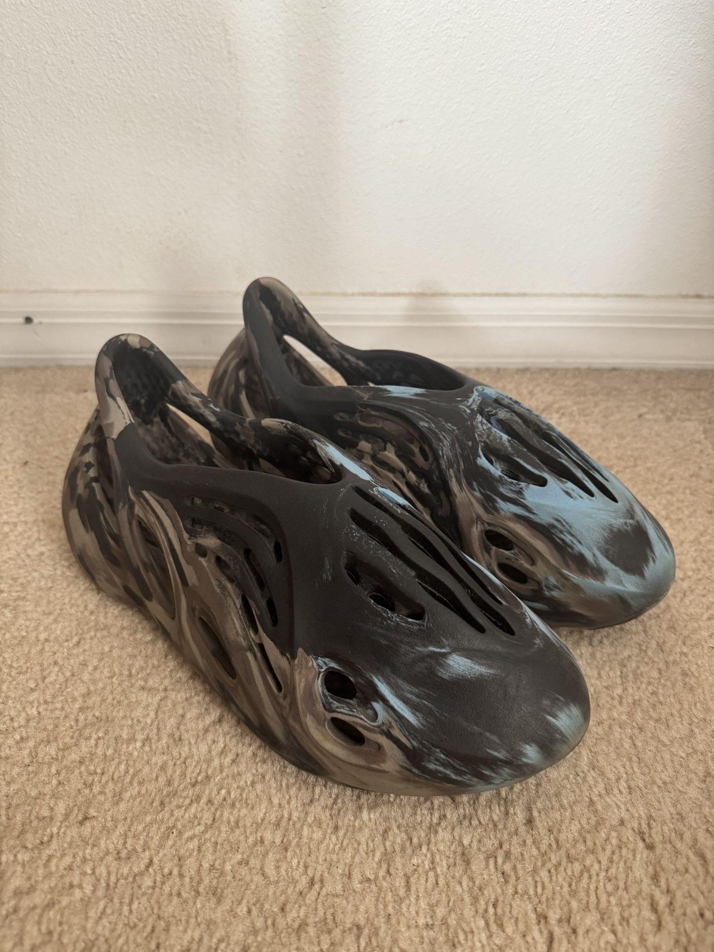 Yeezy Foam RNNR Cinder