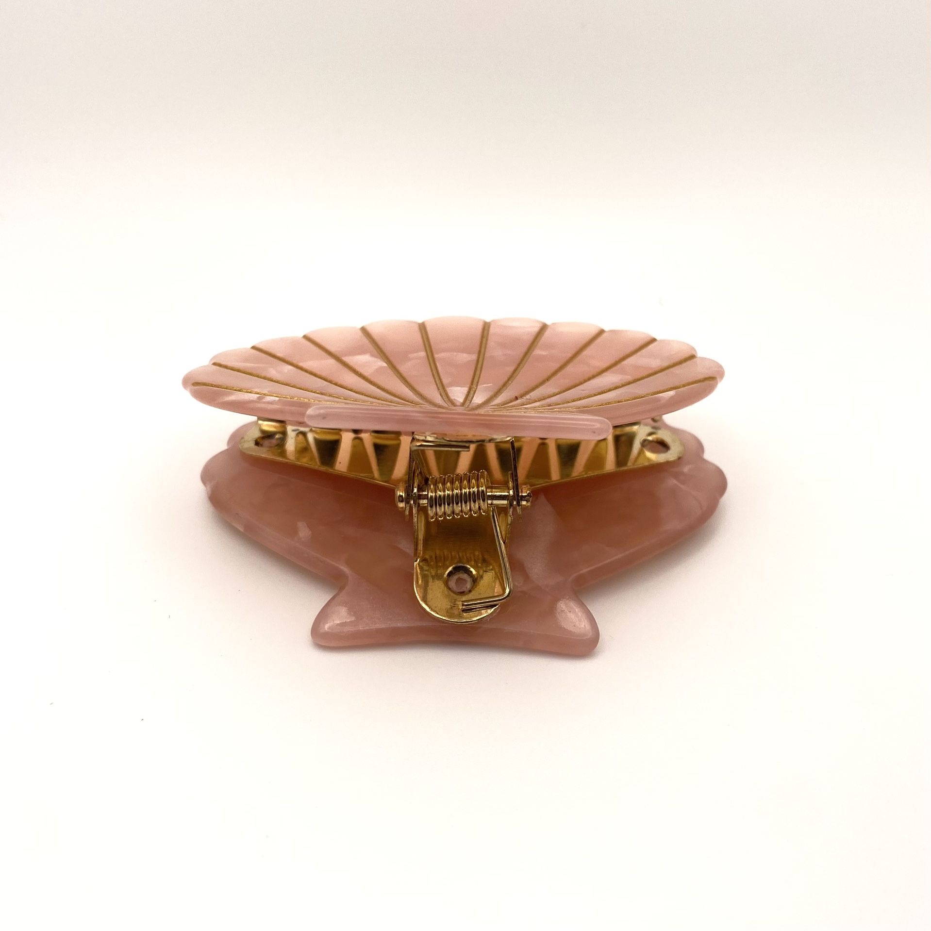 NWOT 2.5” Pink Seashell Claw Clip