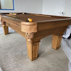 Pool Table 8ft- LIKE NEW- FREE PRO DELIVERY