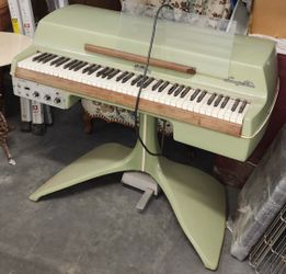 Fender Rhodes Student Model electric piano