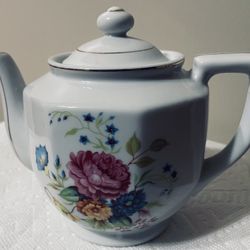 7 1/4” Wide 4 1/2” Tall Cute Fancy Kettle With Gold Lining & Flowers Design Made In Japan $12
