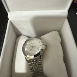 🕰️ Gucci Watch – YA126401 (Like New) 🕰️
