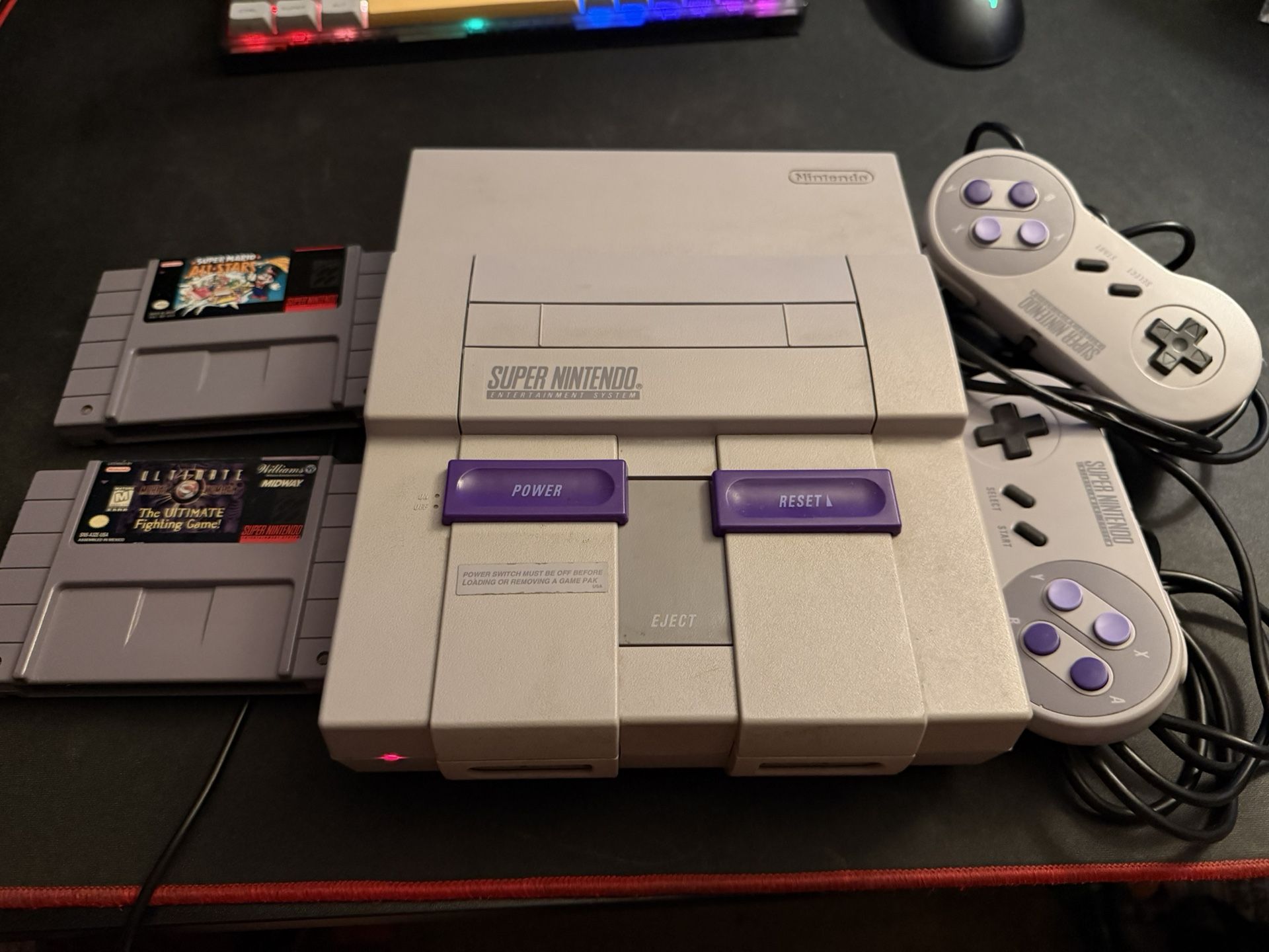 SNES Console / 2 controllers / 2 Games