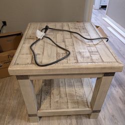 Carynhurst End Table Ashley furniture side table USB plugs power