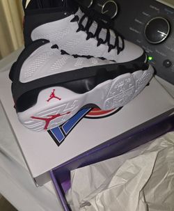 Jordan 9 space jams/ size 9.5